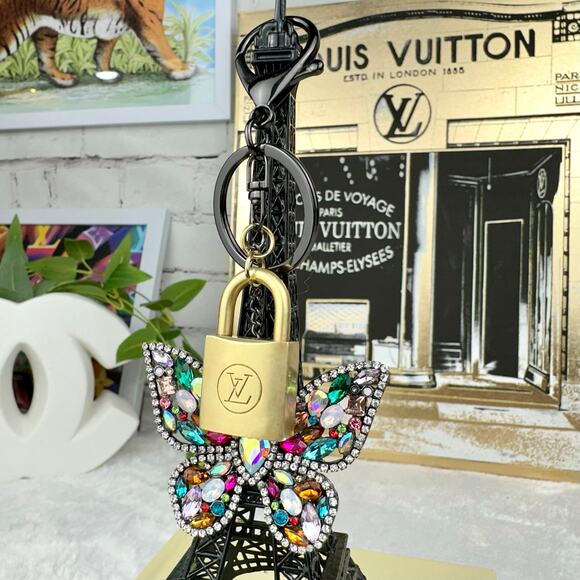 Louis Vuitton Vintage Lock #224 on Colorful Butterfly Keychain Bag Charm… - Picture 1 of 6